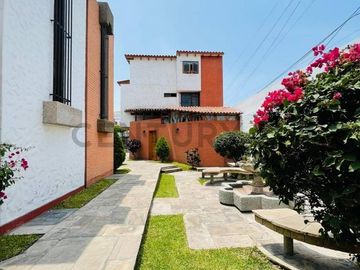 CASA EN URB. SANTA TERESA DE MONTERRICO