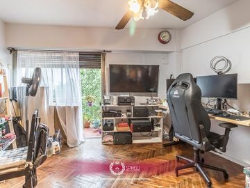 Venta departamento 2 ambientes 43M² con balcón al frente en Boedo con renta asegurada apto crédito