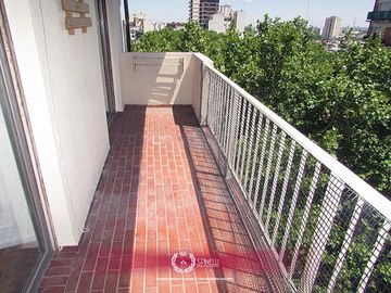 Venta departamento 2 ambientes 43M² con balcón al frente en Boedo con renta asegurada apto crédito