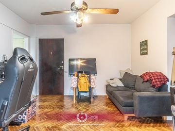 Venta departamento 2 ambientes 43M² con balcón al frente en Boedo con renta asegurada apto crédito