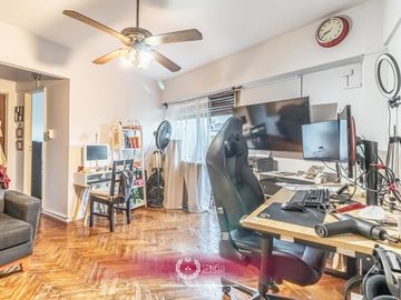 Venta departamento 2 ambientes 43M² con balcón al frente en Boedo con renta asegurada apto crédito