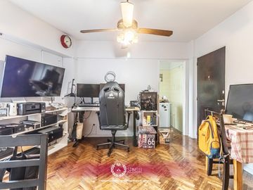 Venta departamento 2 ambientes 43M² con balcón al frente en Boedo con renta asegurada apto crédito