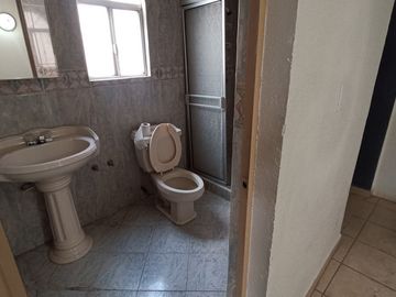 SE VENDE casa en esquina en Fracc. El Campanario