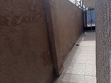 SE VENDE casa en esquina en Fracc. El Campanario