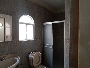 SE VENDE casa en esquina en Fracc. El Campanario