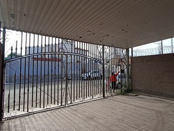 SE VENDE casa en esquina en Fracc. El Campanario
