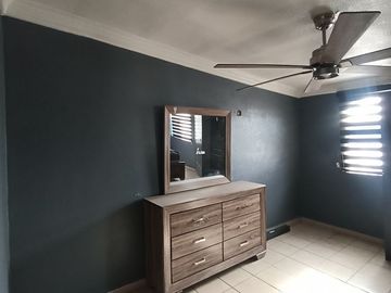 SE VENDE casa en esquina en Fracc. El Campanario