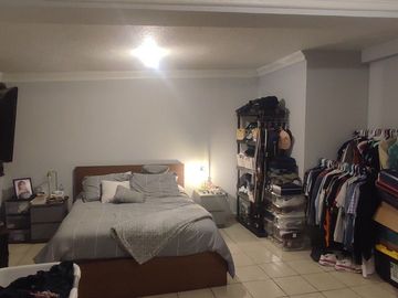 SE VENDE casa en esquina en Fracc. El Campanario