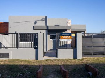 2 casas a estrenar en Lobos, Bs As