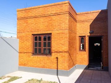 2 casas a estrenar en Lobos, Bs As