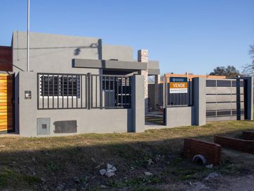 2 casas a estrenar en Lobos, Bs As