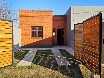 2 casas a estrenar en Lobos, Bs As
