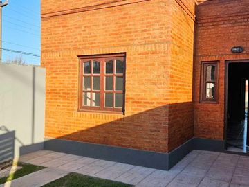 2 casas a estrenar en Lobos, Bs As