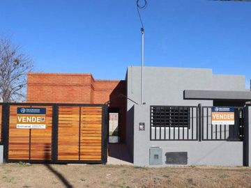 2 casas a estrenar en Lobos, Bs As