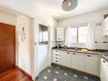 Departamento en venta en Centro, Rosario, 2 dormitorios con cochera y vista abierta !