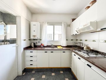 Departamento en venta en Centro, Rosario, 2 dormitorios con cochera y vista abierta !