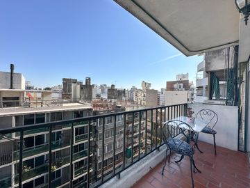 Departamento en venta en Centro, Rosario, 2 dormitorios con cochera y vista abierta !