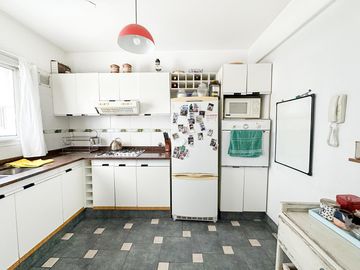 Departamento en venta en Centro, Rosario, 2 dormitorios con cochera y vista abierta !