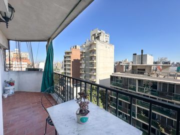 Departamento en venta en Centro, Rosario, 2 dormitorios con cochera y vista abierta !