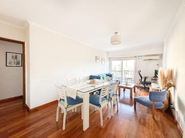 Departamento en venta en Centro, Rosario, 2 dormitorios con cochera y vista abierta !