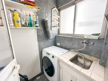 Departamento en venta en Centro, Rosario, 2 dormitorios con cochera y vista abierta !