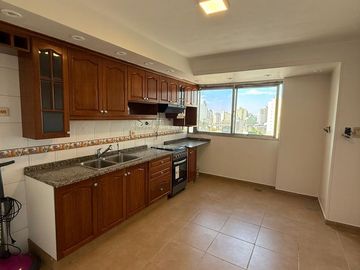DEPARTAMENTO DE 4 AMBIENTES VENTA EN Sitio de Montevideo 53 7°D (LANUS)