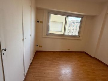 DEPARTAMENTO DE 4 AMBIENTES VENTA EN Sitio de Montevideo 53 7°D (LANUS)