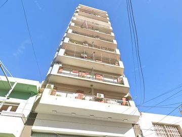 DEPARTAMENTO DE 4 AMBIENTES VENTA EN Sitio de Montevideo 53 7°D (LANUS)