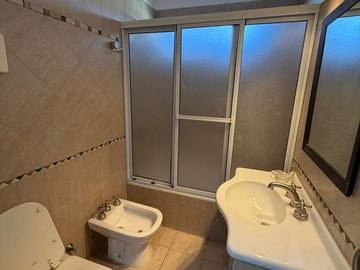 DEPARTAMENTO DE 4 AMBIENTES VENTA EN Sitio de Montevideo 53 7°D (LANUS)