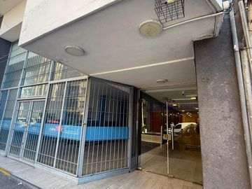 DEPARTAMENTO DE 4 AMBIENTES VENTA EN Sitio de Montevideo 53 7°D (LANUS)