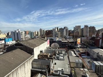 DEPARTAMENTO DE 4 AMBIENTES VENTA EN Sitio de Montevideo 53 7°D (LANUS)