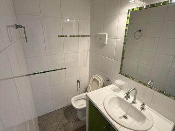 DEPARTAMENTO DE 4 AMBIENTES VENTA EN Sitio de Montevideo 53 7°D (LANUS)