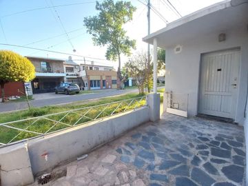 Venta casa al frente 3 dormitorios fisherton
