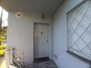 Venta casa al frente 3 dormitorios fisherton