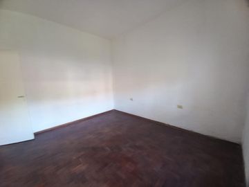 Venta casa al frente 3 dormitorios fisherton