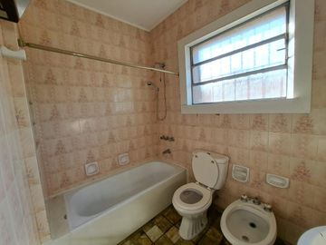 EXCELENTE OPORTUNIDAD Casa 6 Ambientes - Rodolfo Lopez- Quilmes