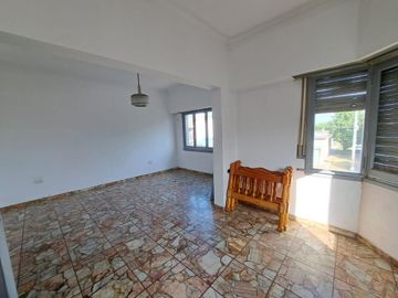 EXCELENTE OPORTUNIDAD Casa 6 Ambientes - Rodolfo Lopez- Quilmes