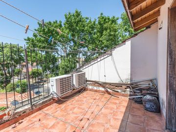 Venta casa 5 ambientes de estilo | Pileta | parrilla | detalles de calidad | 2 cocheras. Martinez