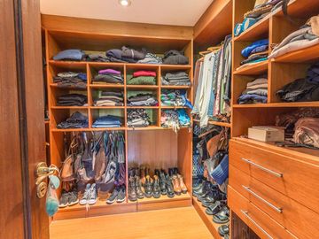 Venta casa 5 ambientes de estilo | Pileta | parrilla | detalles de calidad | 2 cocheras. Martinez