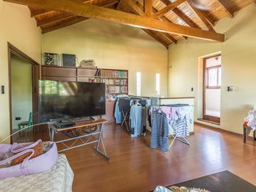 Venta casa 5 ambientes de estilo | Pileta | parrilla | detalles de calidad | 2 cocheras. Martinez