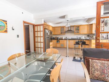 Venta casa 5 ambientes de estilo | Pileta | parrilla | detalles de calidad | 2 cocheras. Martinez