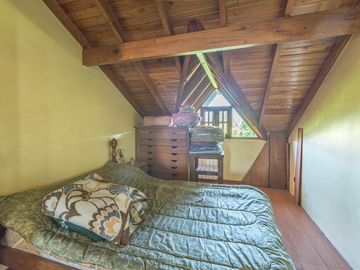 Venta casa 5 ambientes de estilo | Pileta | parrilla | detalles de calidad | 2 cocheras. Martinez