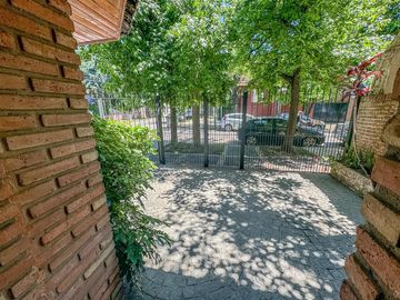 Venta casa 5 ambientes de estilo | Pileta | parrilla | detalles de calidad | 2 cocheras. Martinez