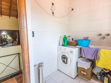 Venta casa 5 ambientes de estilo | Pileta | parrilla | detalles de calidad | 2 cocheras. Martinez