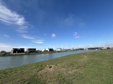 Lote a la Laguna en Los Puentes - Nordelta