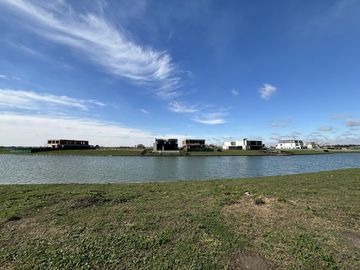 Lote a la Laguna en Los Puentes - Nordelta