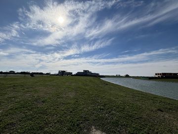 Lote a la Laguna en Los Puentes - Nordelta