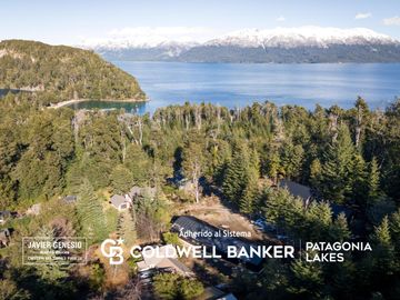 VENTA Casa 250m2 cubiertos en lote de 3.270m2 Barrio en la zona del Puerto Villa la Angostura