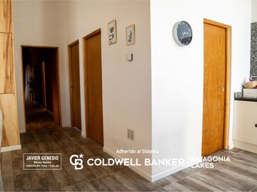 VENTA Casa 250m2 cubiertos en lote de 3.270m2 Barrio en la zona del Puerto Villa la Angostura