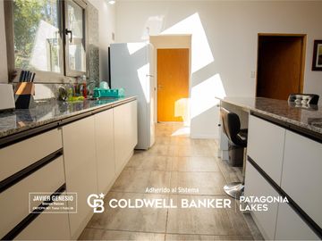 VENTA Casa 250m2 cubiertos en lote de 3.270m2 Barrio en la zona del Puerto Villa la Angostura